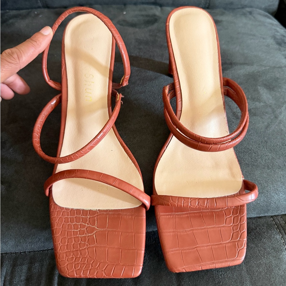 Elegant Brown Strappy Sandals